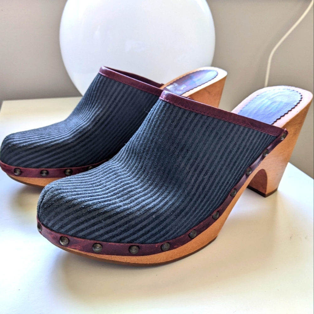 Blue open-back heeled clogs